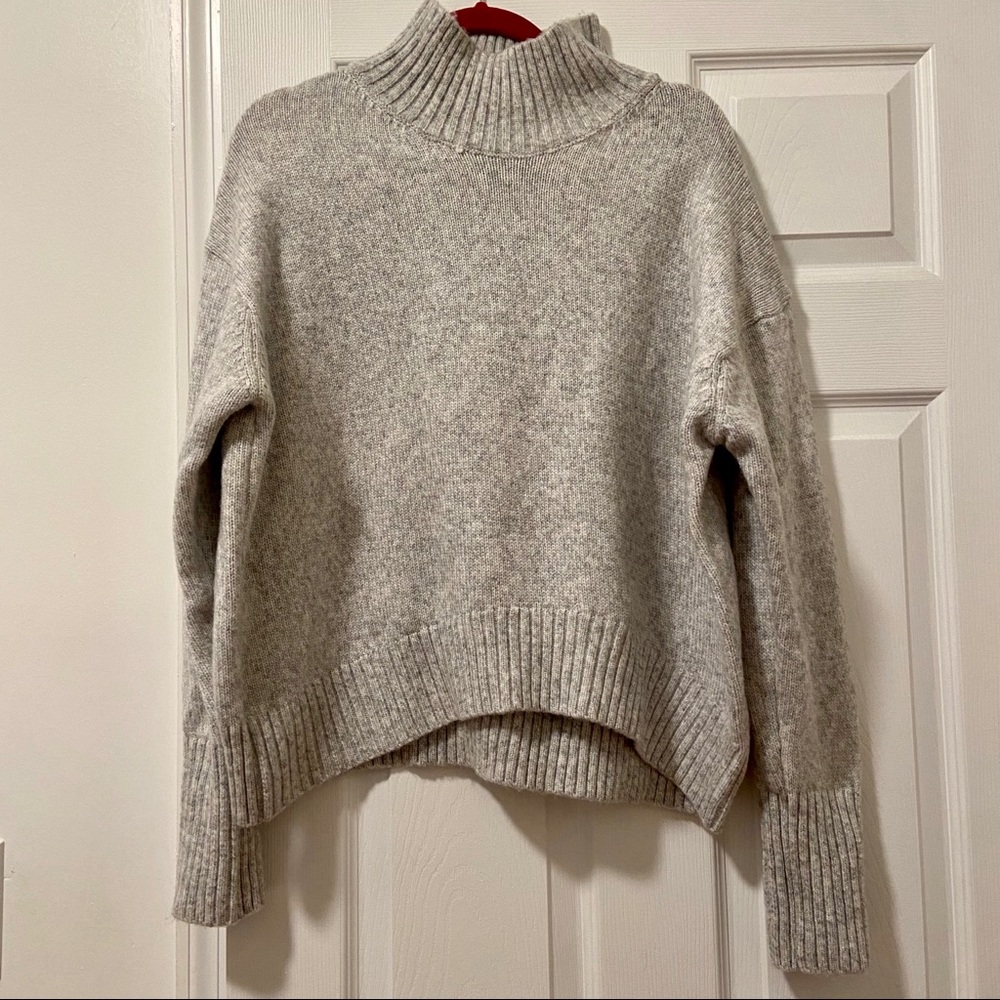 NWOT- H&M knit sweater